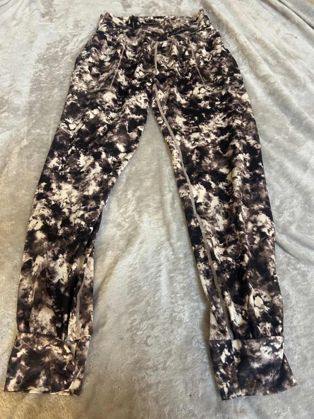 Athleta salutation printed jogger in brown tie dye